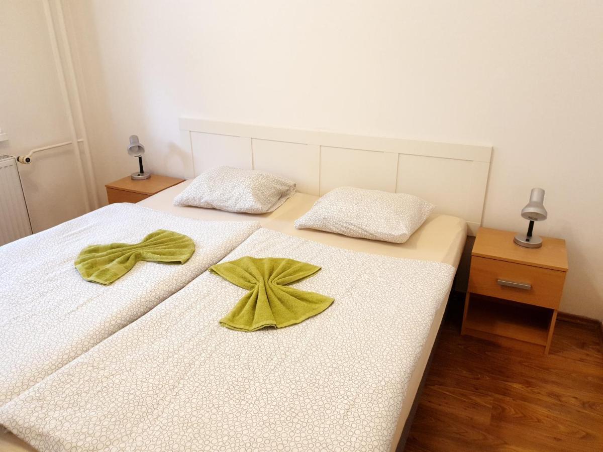Apartman Bystrica City & Parking Банска-Бистрица Экстерьер фото
