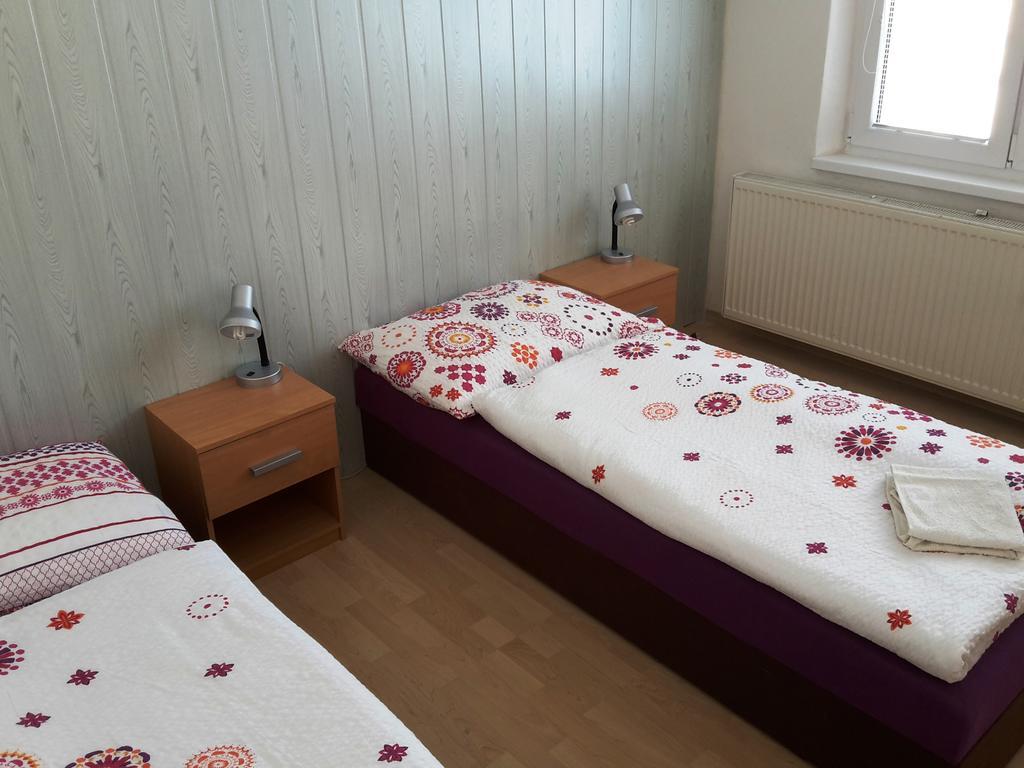 Apartman Bystrica City & Parking Банска-Бистрица Экстерьер фото