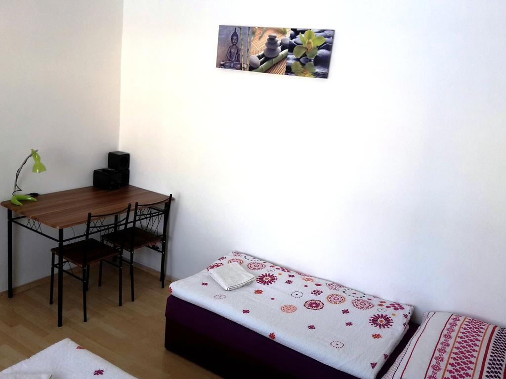 Apartman Bystrica City & Parking Банска-Бистрица Экстерьер фото